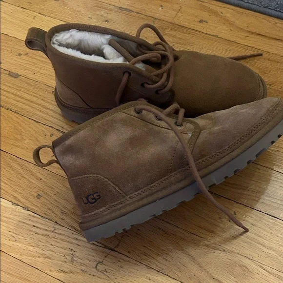 UGG Chestnut Lace-Up Boots - Picture 4 of 8